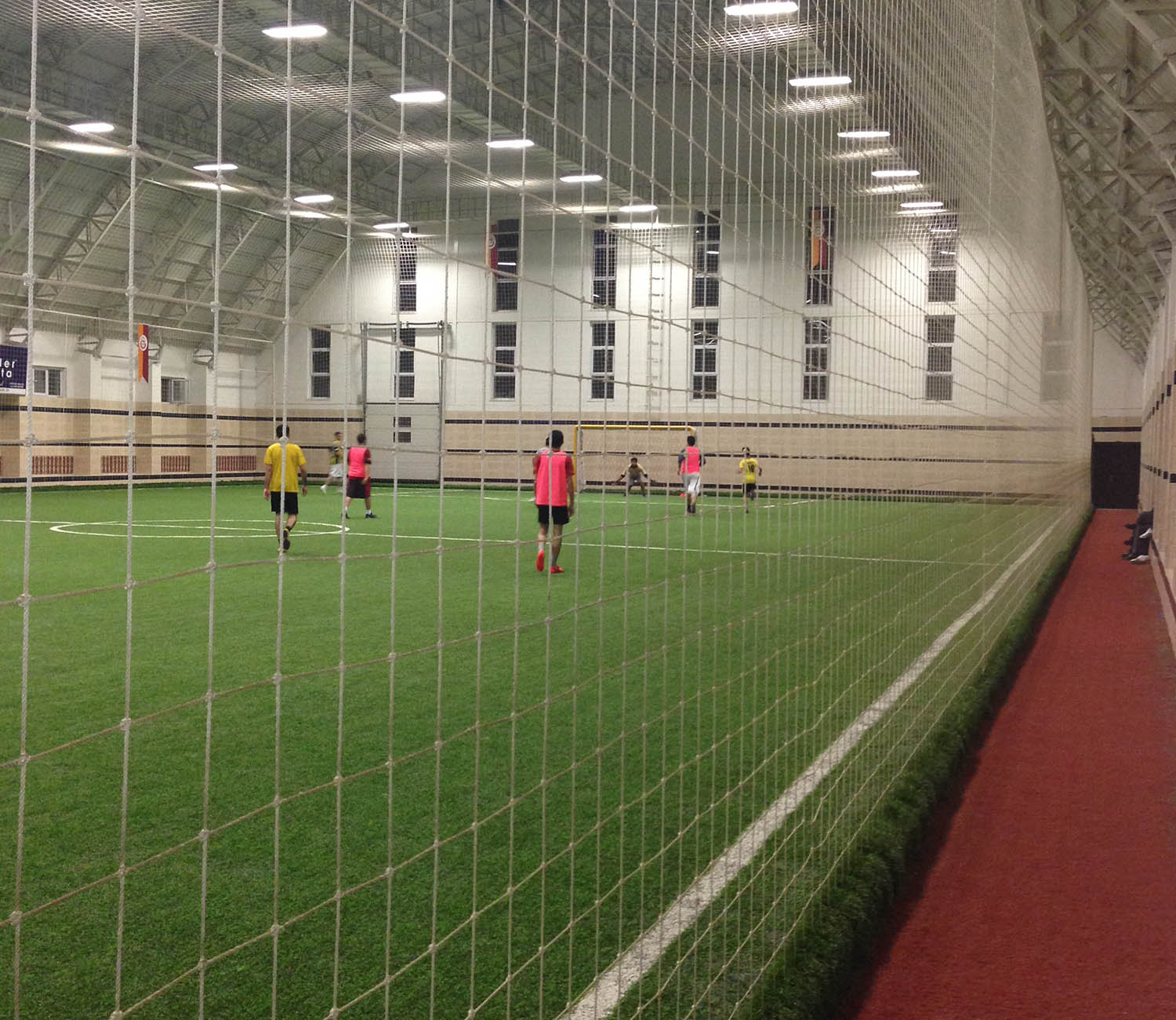 Kastamonu kapalı halı saha yapımı ve branda kaplama örnekleri